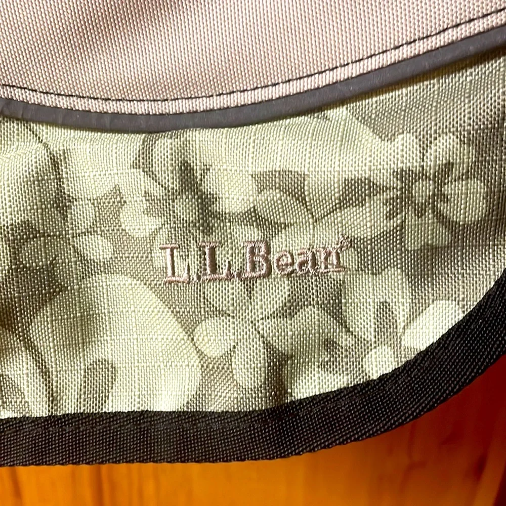 L.L. Bean‎ Aloha green laptop messenger bag